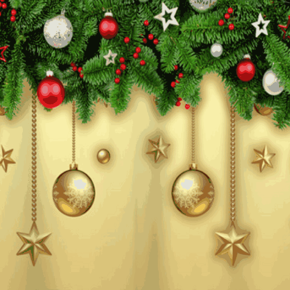 Im mittleren Teil der Weihnachts-Scheibengardine finden sich zwei festliche Paare von leuchtenden Weihnachtskugeln und goldenen Sternen, die elegant mit grünen Tannenzweigen kombiniert sind. Diese weihnachtlichen Dekorelemente sind mit präziser Drucktechnik aufgebracht, was zu einer klaren und detaillierten Darstellung führt. Die Tannenzweige winden sich kunstvoll um die Kugeln und Sterne, wodurch eine harmonische und festliche Wirkung entsteht, die das Fenster in eine wahre Weihnachtslandschaft verwandelt.